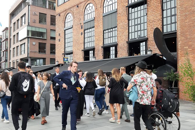 A Well Balanced History and Food Tour with Focus on the Scandinavian Kitchen - Stop 3: Oslo City Hall for civic history you can taste later