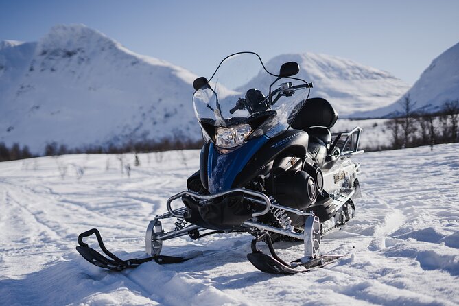 Adventure Snowmobile Safari - How the snowmobile pairs work, and why switching drivers is a smart idea