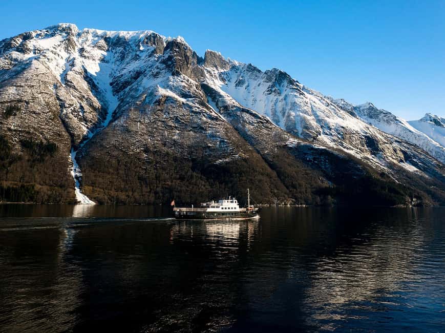Ålesund: Fjord Tour with Lunch on MS Bruvik - Half Guided, Half Quiet: Live English, Audio in 15 Languages, and When to Just Watch