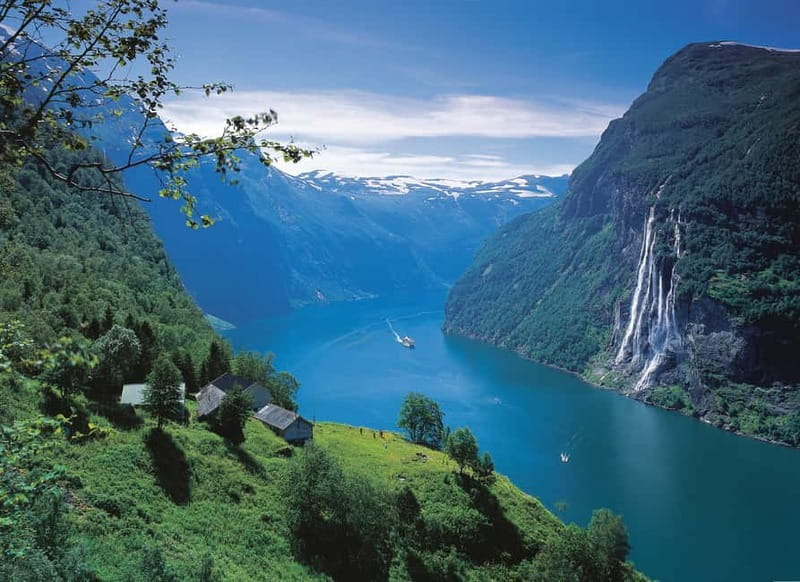 Ålesund: Geirangerfjord Scenic Cruise & Village Visit - Using the free audio guide app without missing the fun