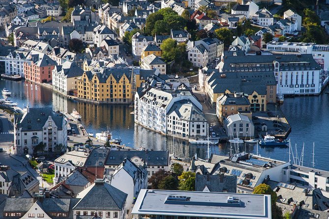 Alesund Shore Excursion: The Ultimate Sightseeing Tour - Guides, Listening, and Why Your Seat Matters
