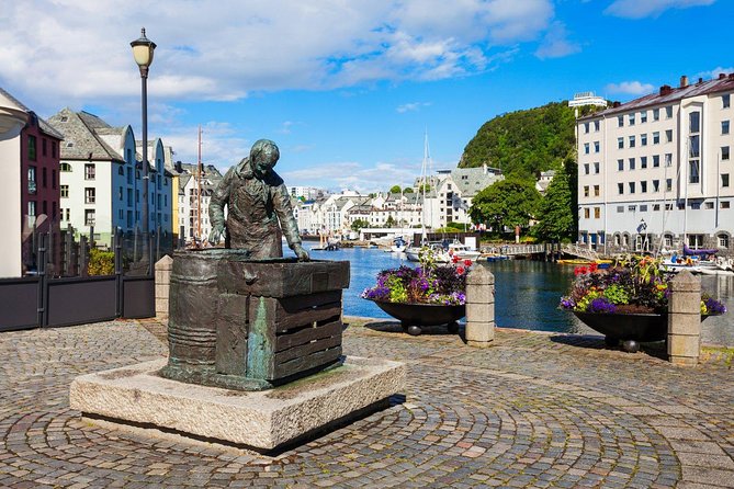 Alesund Shore Excursion: The Ultimate Sightseeing Tour - What to Wear and Bring for This Stairs-and-Photos Day