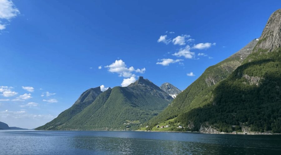 Ålesund Sightseeing Cruise - Øye historic village stop and Hotel Union Øye: the time reality check