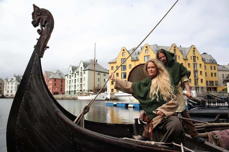 Alesund: Viking Tour with Ship Experience and Tasting - Ålesund Turns Into a Viking Story Walk (What you do in 2 hours)