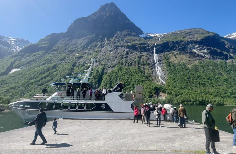 All About the Fjords, in one tour by bus & boat from Ålesund - Audio guide and live English guide: how to hear the story