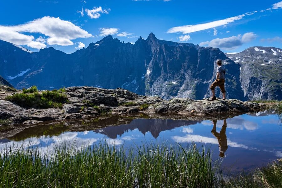 Andalsnes: Bike & Hike Adventure to Litlefjellet Summit - Summit time: local lunch and the view you came for