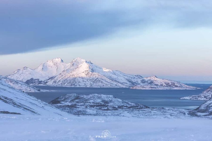 Arctic hike on Kvaløya Island with drinks and snacks - What to bring (and what to avoid) so winter stays fun
