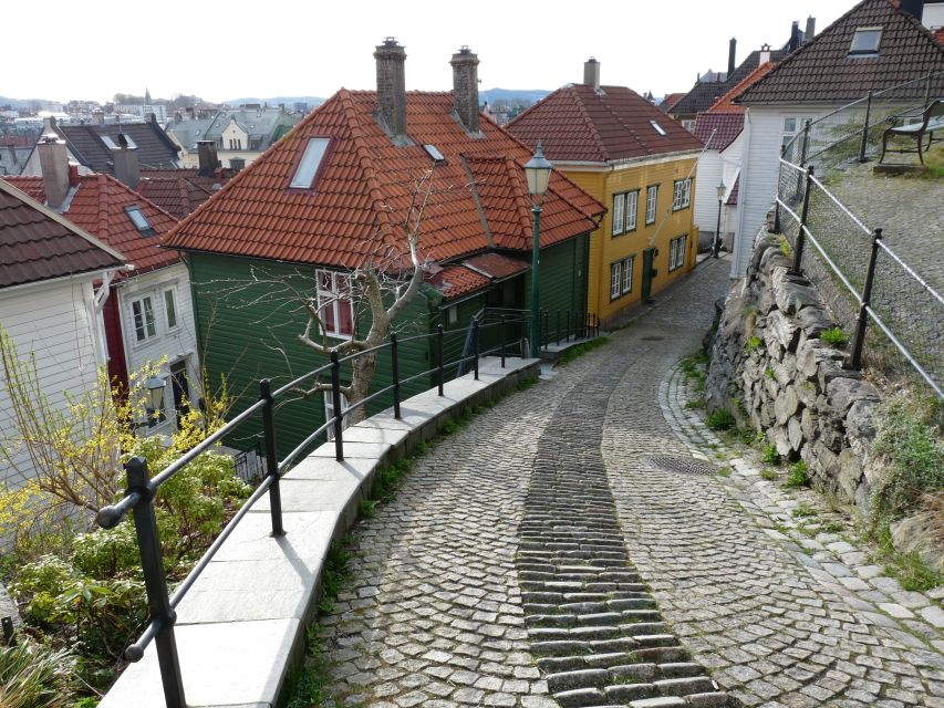 Bergen: City Tour on Foot - Ole Bulls plass and the Edvard Grieg statue: music, pride, and a city that remembers