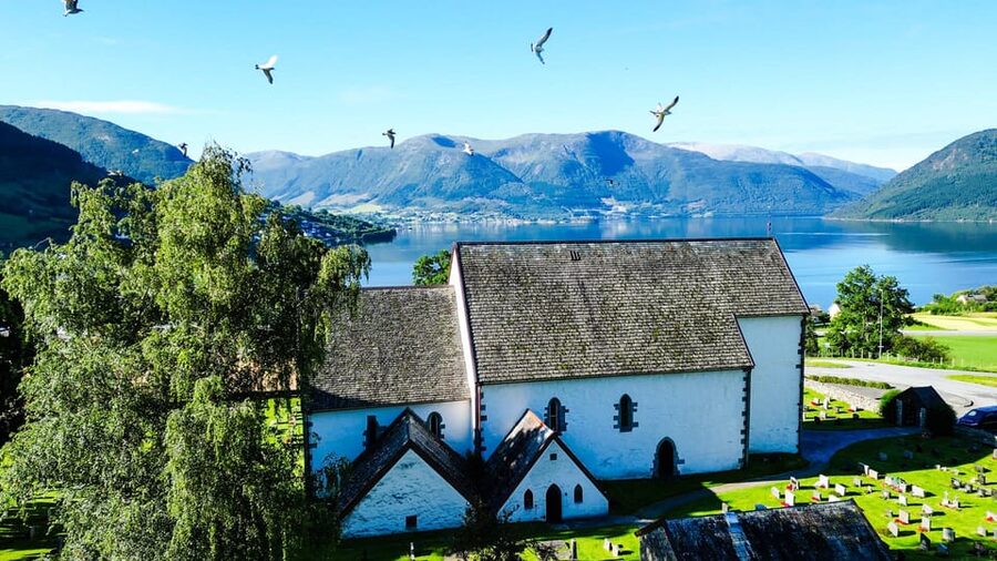 Bergen: Cruise to beautiful Rosendal by the Hardangerfjord - Sjethaug viewpoint hike: when you want height and panoramic views