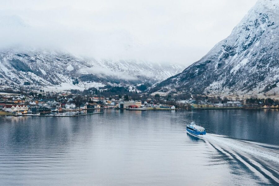 Bergen: Cruise to beautiful Rosendal by the Hardangerfjord - Return to Bergen: a calmer end with the same views