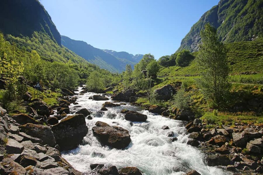 Bergen: Easy Hike to Bondhus Glacier Lake & Rosendal Visit - How Bondhusvatnet turns an easy walk into a glacier moment