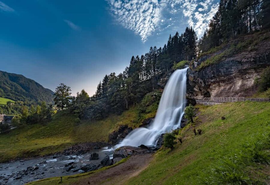 Bergen: Easy Hike to Bondhus Glacier Lake & Rosendal Visit - Rosendal lunch break: a warm stop in a postcard village
