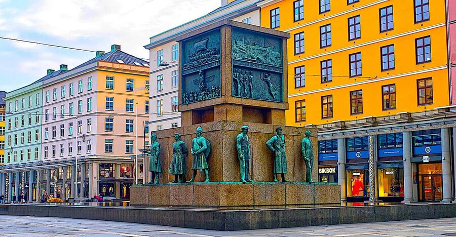Bergen: Guided Walking Tour with Local Guide - Bryggen and the Hanseatic quarter: UNESCO that you can actually walk