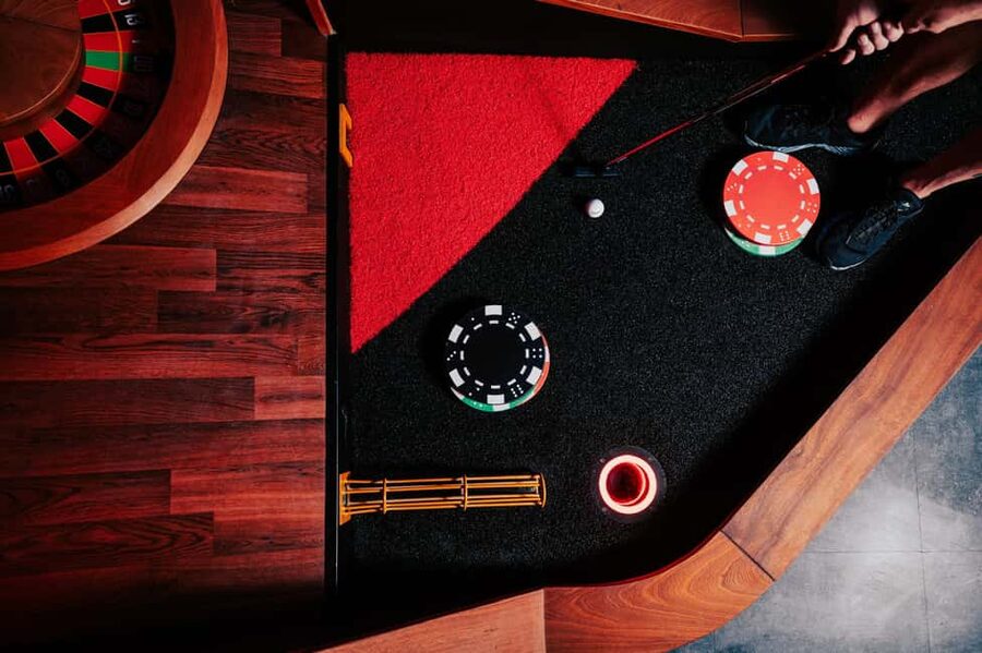 Bergen: High-Tech Minigolf in Top Bergen Activity Bar! - High-Tech Minigolf in Bergen at Alltid Opplett: What Makes It Different