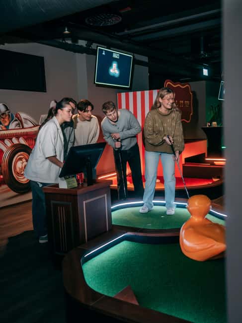 Bergen: High-Tech Minigolf in Top Bergen Activity Bar! - Two Courses, One Competitive Vibe: Scoring on Screens