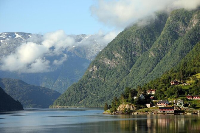 Bergen: Mostraumen Fjord Cruise - The boat setup in real life: warmth, comfort, and where to stand for photos
