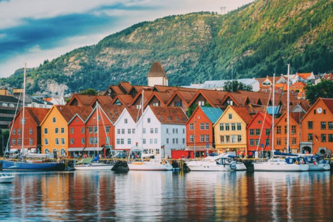 Bergen: Mostraumen Fjord Cruise - The Mostraumen part: waterfalls, mist, and the mountain water tasting
