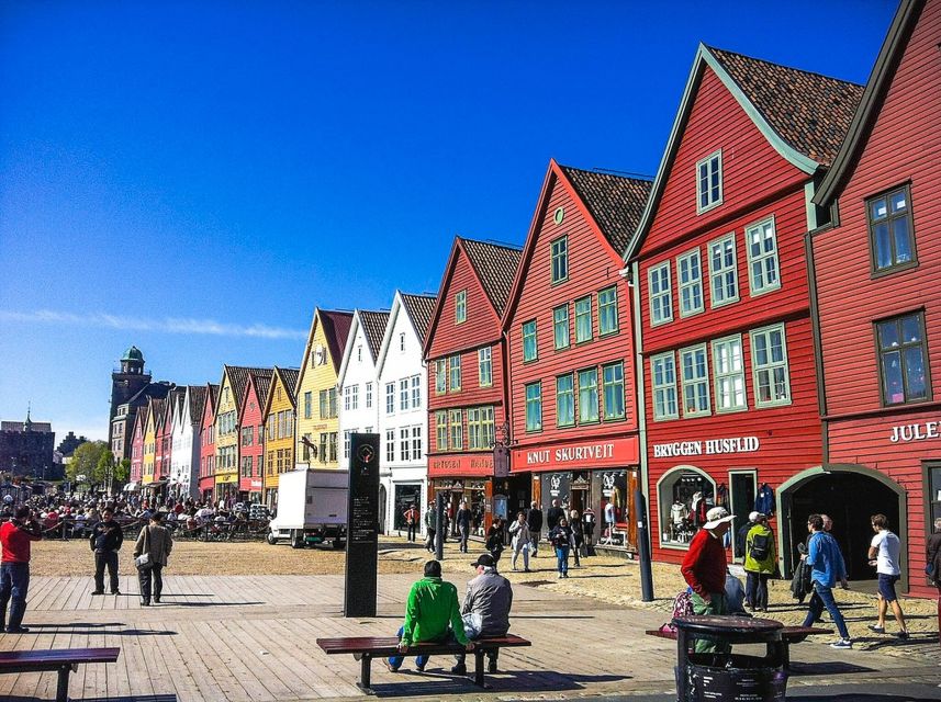 Bergen: Mostraumen Fjord Cruise, Mt Fløyen, City Sightseeing - Mostraumen Strait: where the views feel close enough to touch