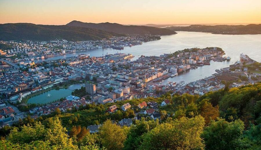 Bergen: Mostraumen Fjord Cruise, Mt Fløyen, City Sightseeing - Bryggen and Bergenhus: Hanseatic-era Bergen in walking distance