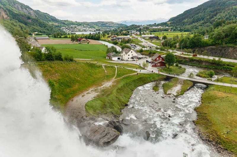 Bergen: Old Town and Waterfalls Guided Tour with Waffles - Key highlights you should care about