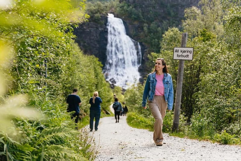 Bergen: Old Town and Waterfalls Guided Tour with Waffles - Pickup in Bergen: Nøstegaten 40 vs the Fish Market