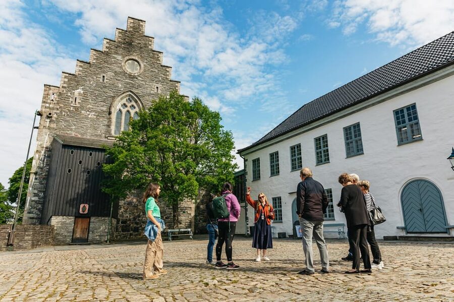 Bergen: Past & Present Small Group Guided Walking Tour - Small group format and what it means for your experience
