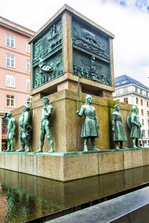Bergen: Private tour in your own language - Torgallmenningen: The Main Square Feeling