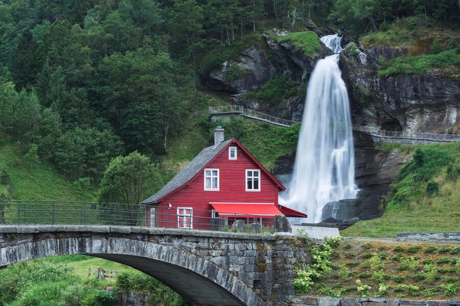 Bergen: Private Waterfalls and Wonders of Fjord Norway - Price and logistics: what you’re really paying for