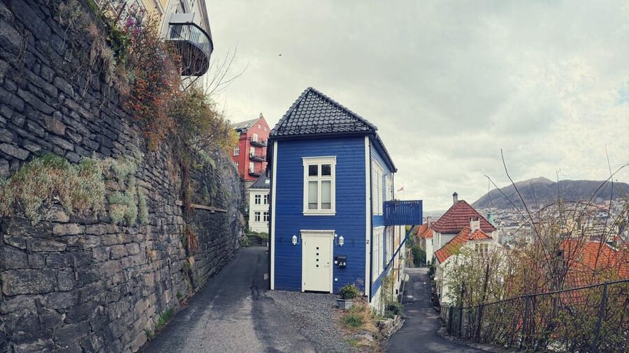 Bergen's Twilight Magic: An Evening Adventure - Twilight in Bergen, when Bryggen turns storybook
