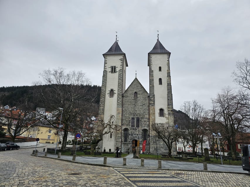 Bergen's Twilight Magic: An Evening Adventure - Lantern-lit alleys and hidden corners you would miss on your own