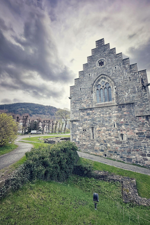 Bergen's Twilight Magic: An Evening Adventure - A private evening walk with a guide who actually animates the city