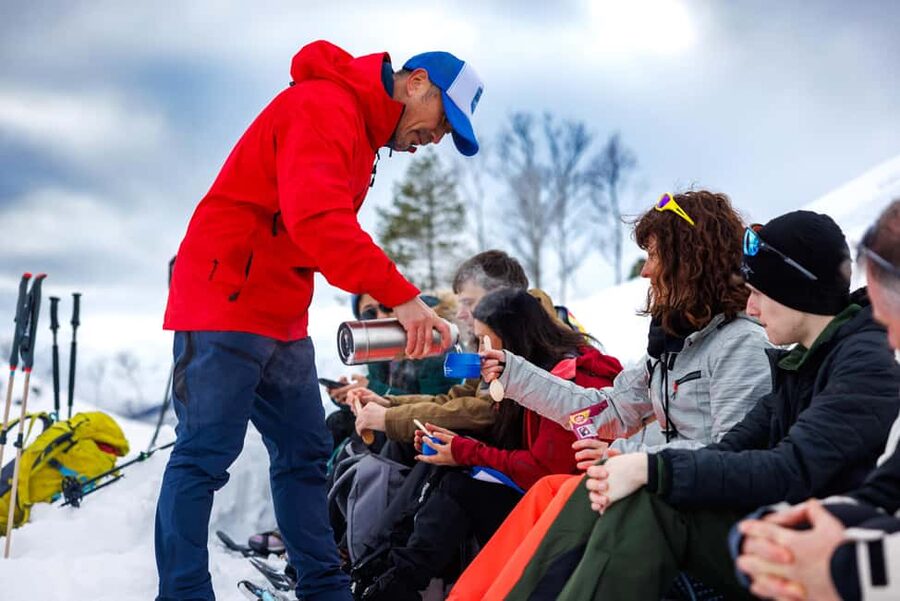 Bergen: Snowshoe Hike - Gear, clothing, and safety: what you get, what you must bring