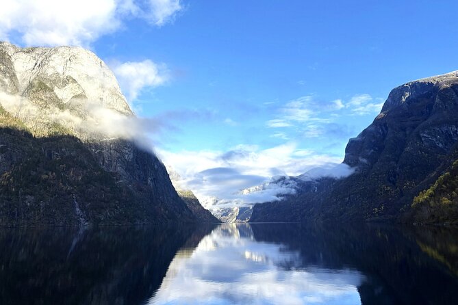 Bergen: UNESCO Fjord Cruise, Flåm & Stegastein - Incl. Lunch - Tvindefossen: waterfall mist and local legend energy