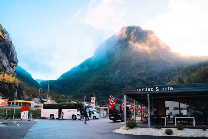 Bergen: UNESCO Fjord Cruise, Flåm & Stegastein - Incl. Lunch - Stegastein viewpoint: the 650-meter “look down” moment
