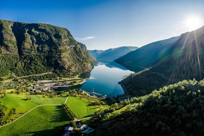 Bergen: UNESCO Fjord Cruise, Flåm & Stegastein - Incl. Lunch - Gudvangen breaks: pier town vibes and hotel viewpoints