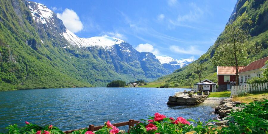 Bergen: Viking Village, Nærøyfjord Cruise & Flåm Railway - Weather, delays, and how the tour adapts when Norway gets moody