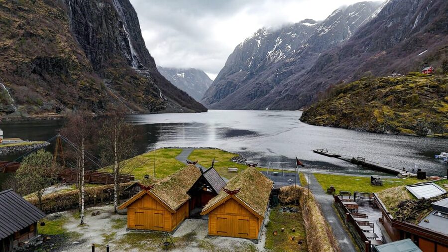 Bergen: Viking Village, Nærøyfjorden Cruise and Flåm Railway - Myrdal Waiting: Small Station Reality Check