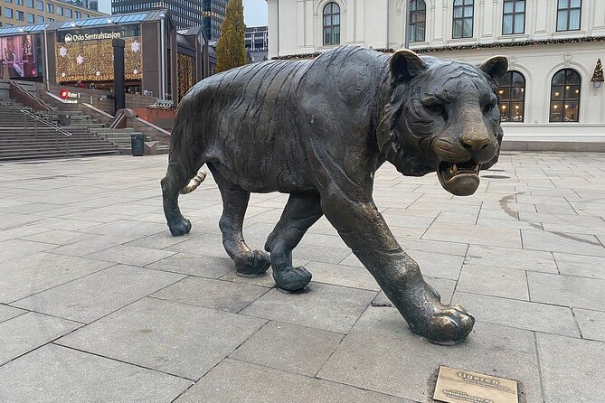 Central Oslo Guided Walking Tour with Local Guide - Tigeren pa Jernbanetorget: the Tiger City intro you will actually remember
