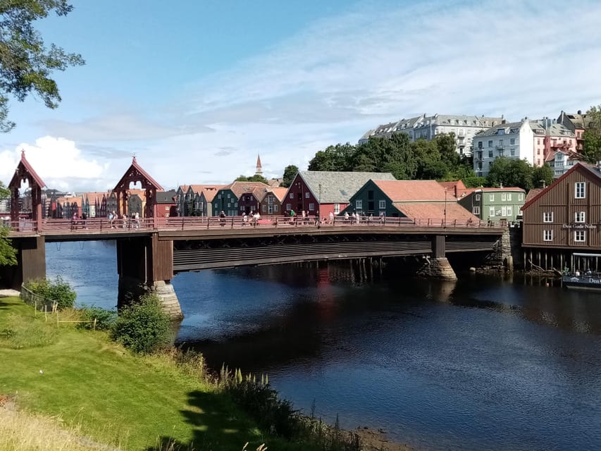 Discover the unmissables places of Trondheim - Archbishop Palace, Marinen Park, and Kristiansten Fortress Views