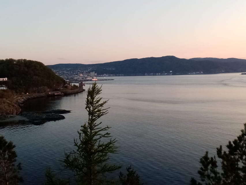 Discovery hike along the Trondheimsfjord - Ladekaia and Sponhuset: The Fjord Edge Between Past and Present