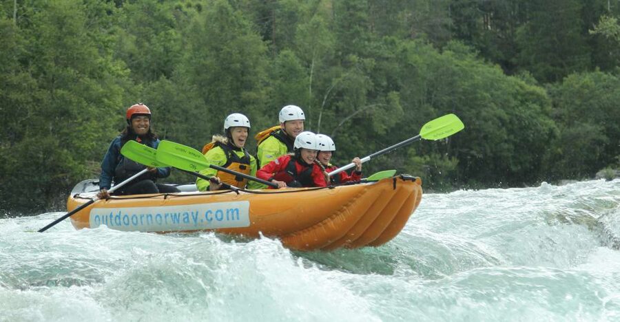 Family Rafting - Voss - From the Waterfront Meeting Point to the Start on the River