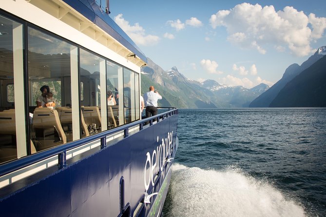 Fjordcruise Ålesund Geirangerfjord T/R - The UNESCO Geirangerfjord cruise: Seven Sisters and Suitor waterfalls, up close