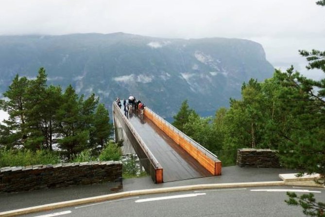 Flam: The Spectacular Stegastein Viewpoint Tour (Small Group) - Why the Stegastein ledge is worth the short drive