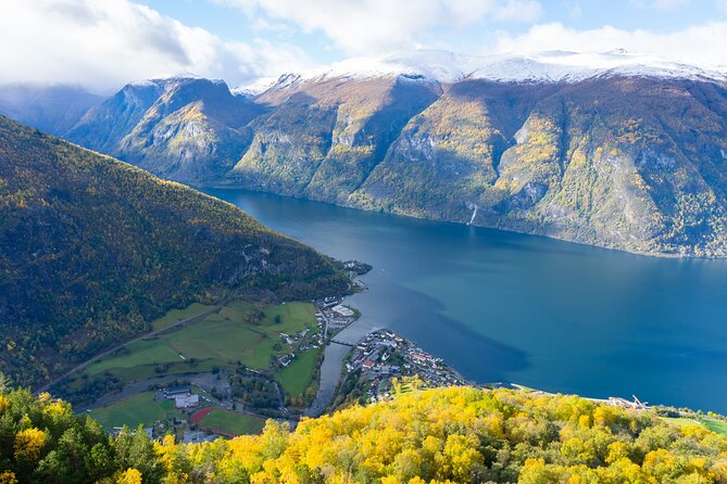 Flam: The Spectacular Stegastein Viewpoint Tour (Small Group) - Stop 1 at Stegastein: your hour on the 30-meter ledge