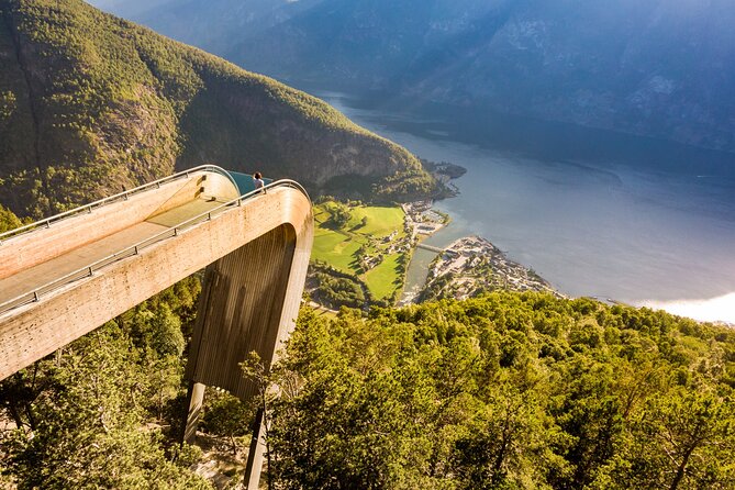 Flam: The Spectacular Stegastein Viewpoint Tour (Small Group) - Meeting in Flåm, and how cruise-port pickup works