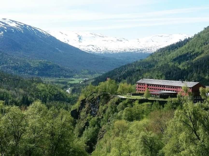 Flåm: Tvinde Waterfalls, Stalheimskleiva Hike & Gudvangen - From Flåm Port to Parking Lot: Getting Started Without Stress