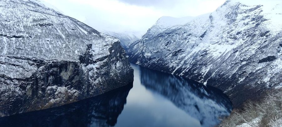 From Ålesund: Winter Fjord Cruise to Geirangerfjord - Flydalsjuvet Viewpoint by Bus: Icon Photos, Quick Decision-Making