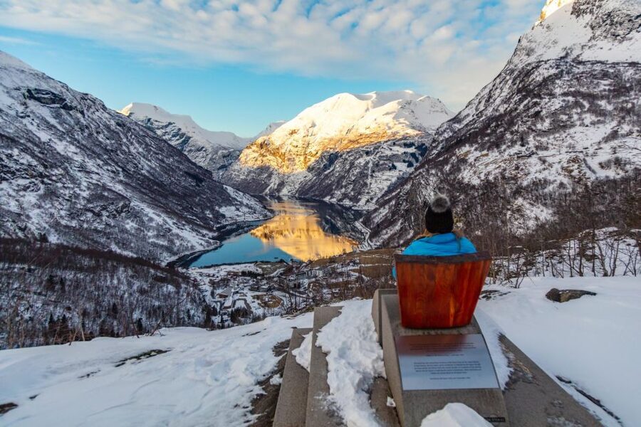 From Ålesund: Winter Fjord Cruise to Geirangerfjord - Getting Started in Ålesund: Skansekai Meets a White Catamaran