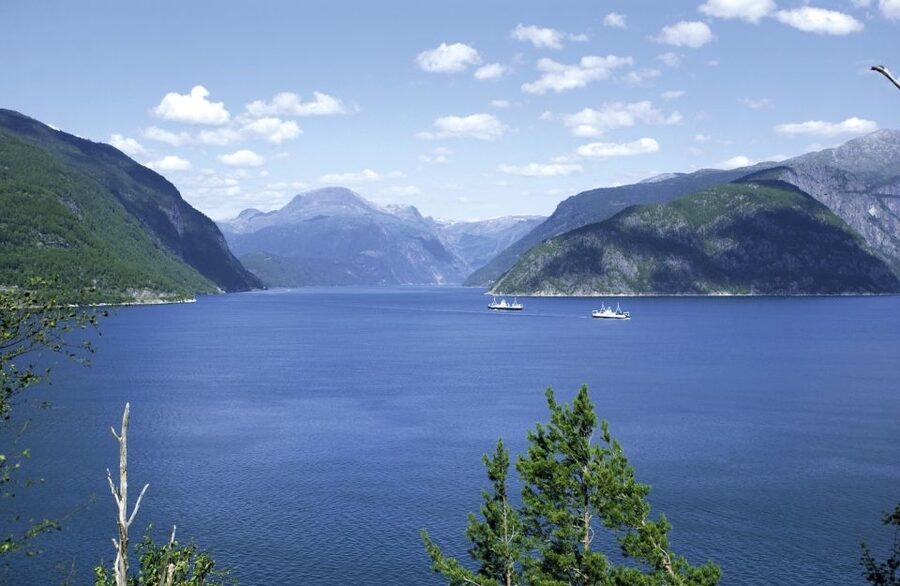 From Bergen: Private Trip to Hardangerfjord - The Highway 7 Drive: Where the Scenery Starts Before the Fjord