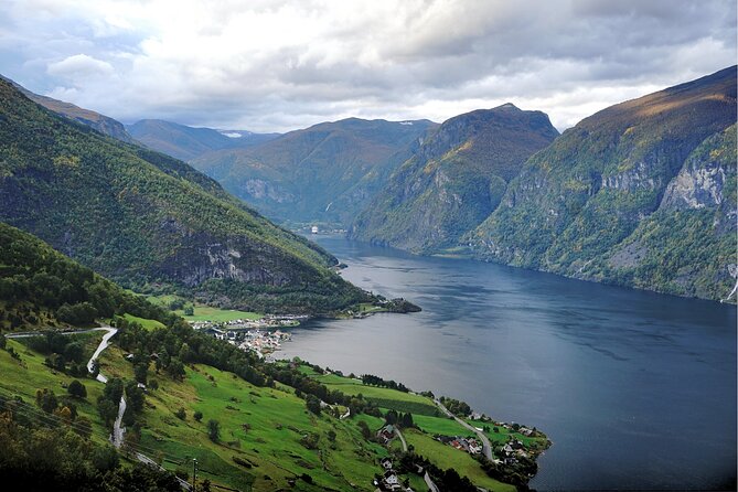 From Flåm, Guided Tour: Stegastein, Borgund Stave Church & More - Borgund Stave Church: A Meaningful Exterior Photo Stop